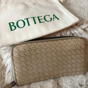 Bottega Veneta Cream Leather Wallet